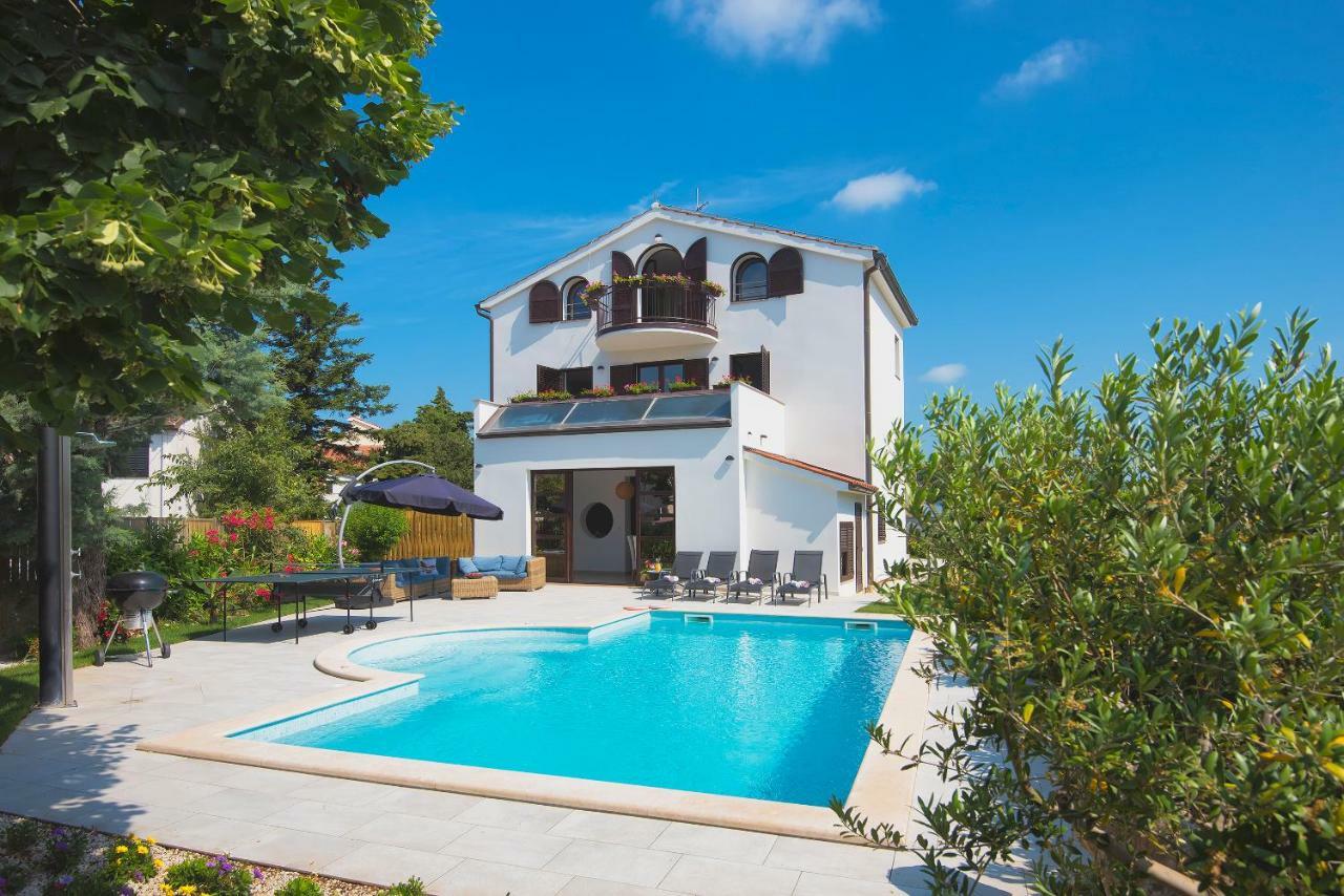 Villa Andrija Family Dream With Heated Pool At The Sea With Beautiful Garden, Outside Cinema And Kids Playground Fazana Exterior photo